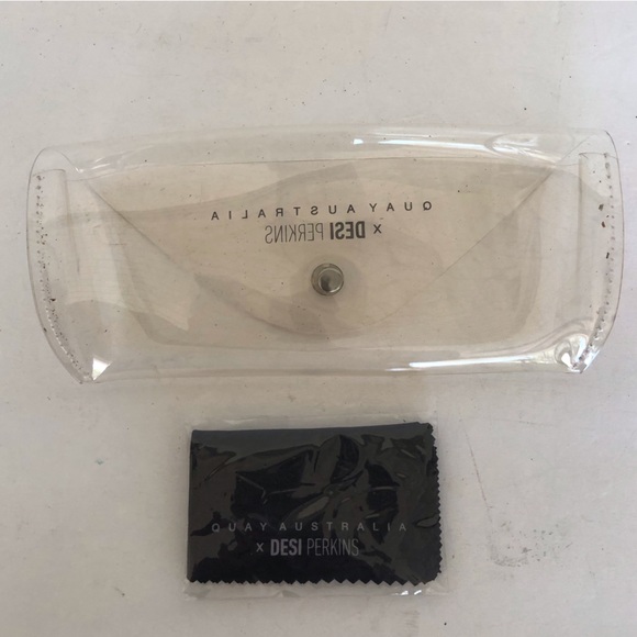 QUAY X DESI PERKINS CLEAR GLASSES CASE - Picture 5 of 5